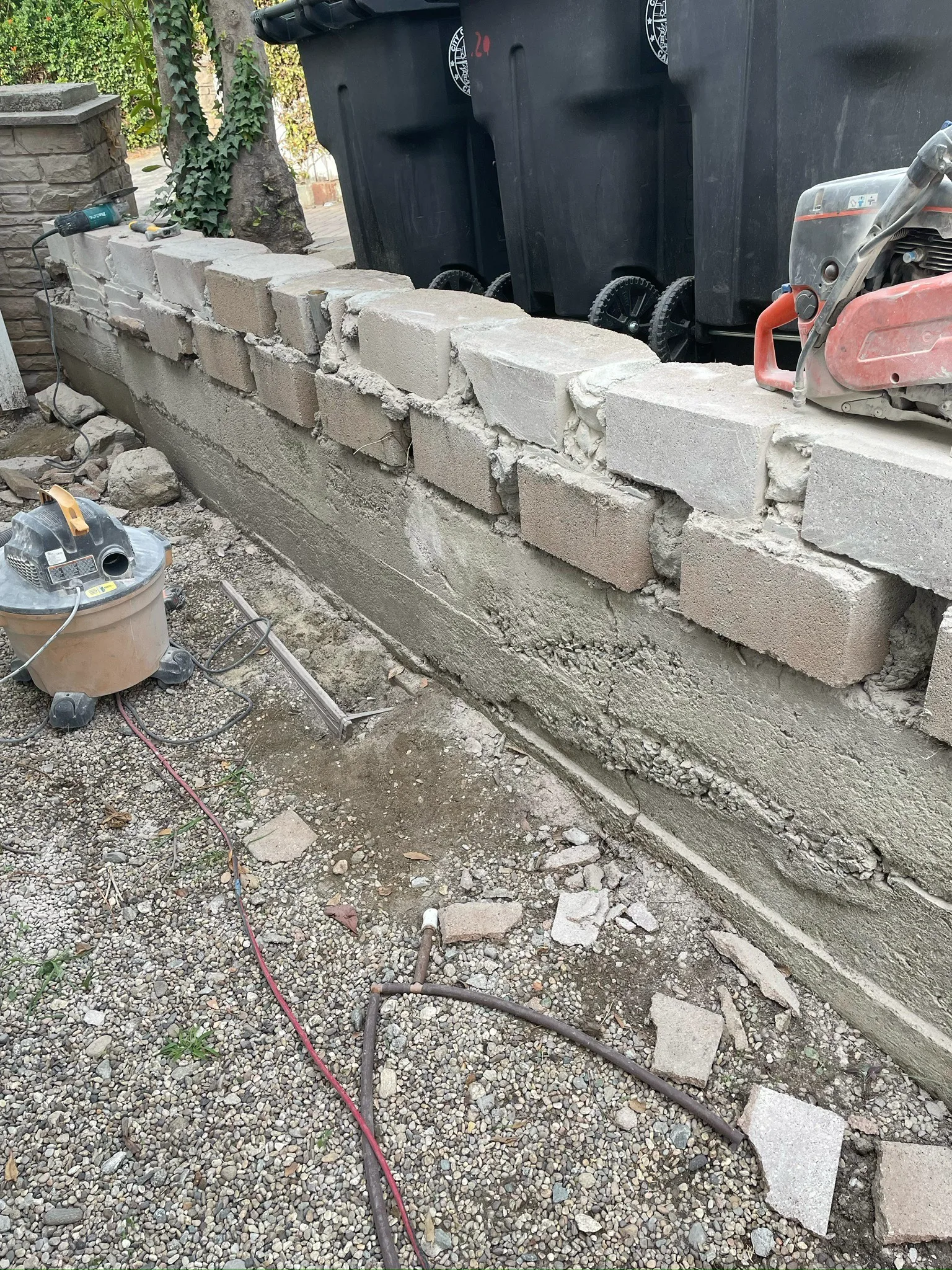 Reinforced block retaining wall during construction